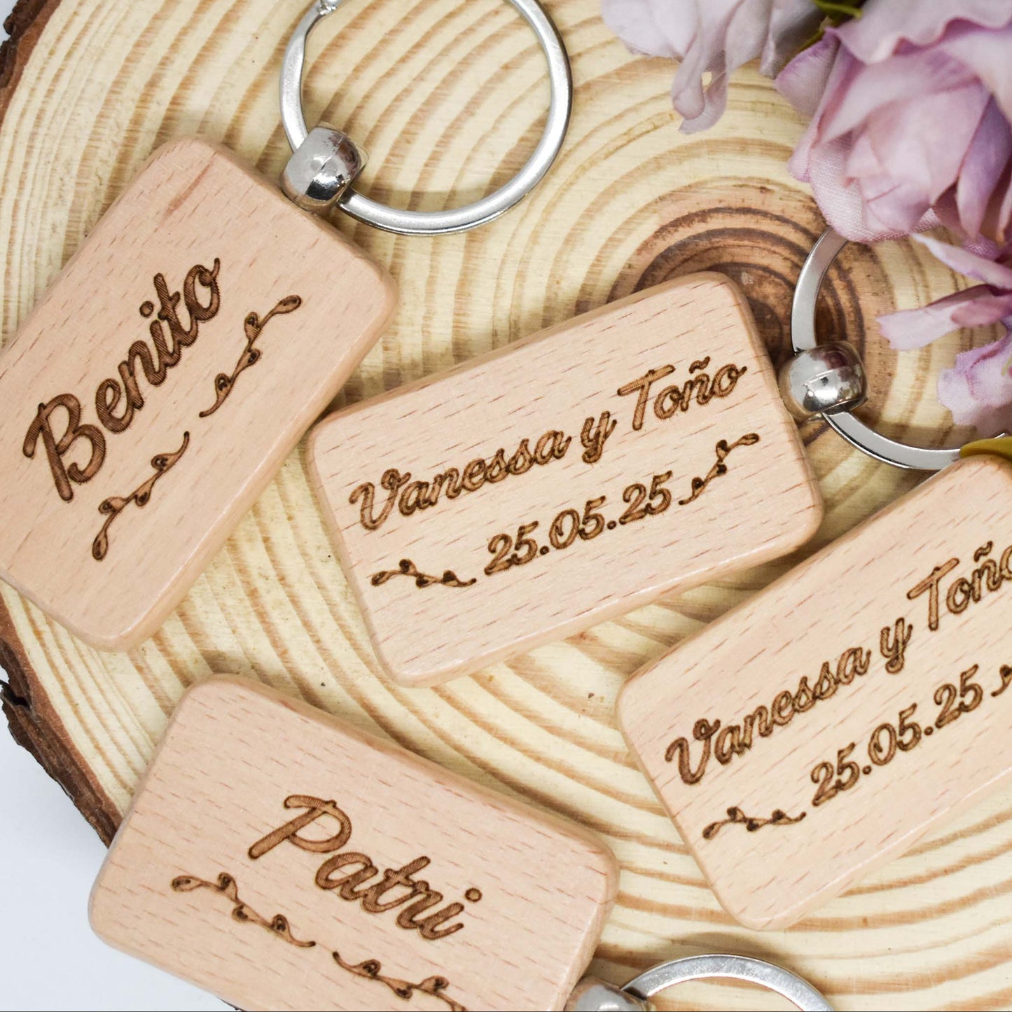 Llavero de madera personalizado - "AURA"