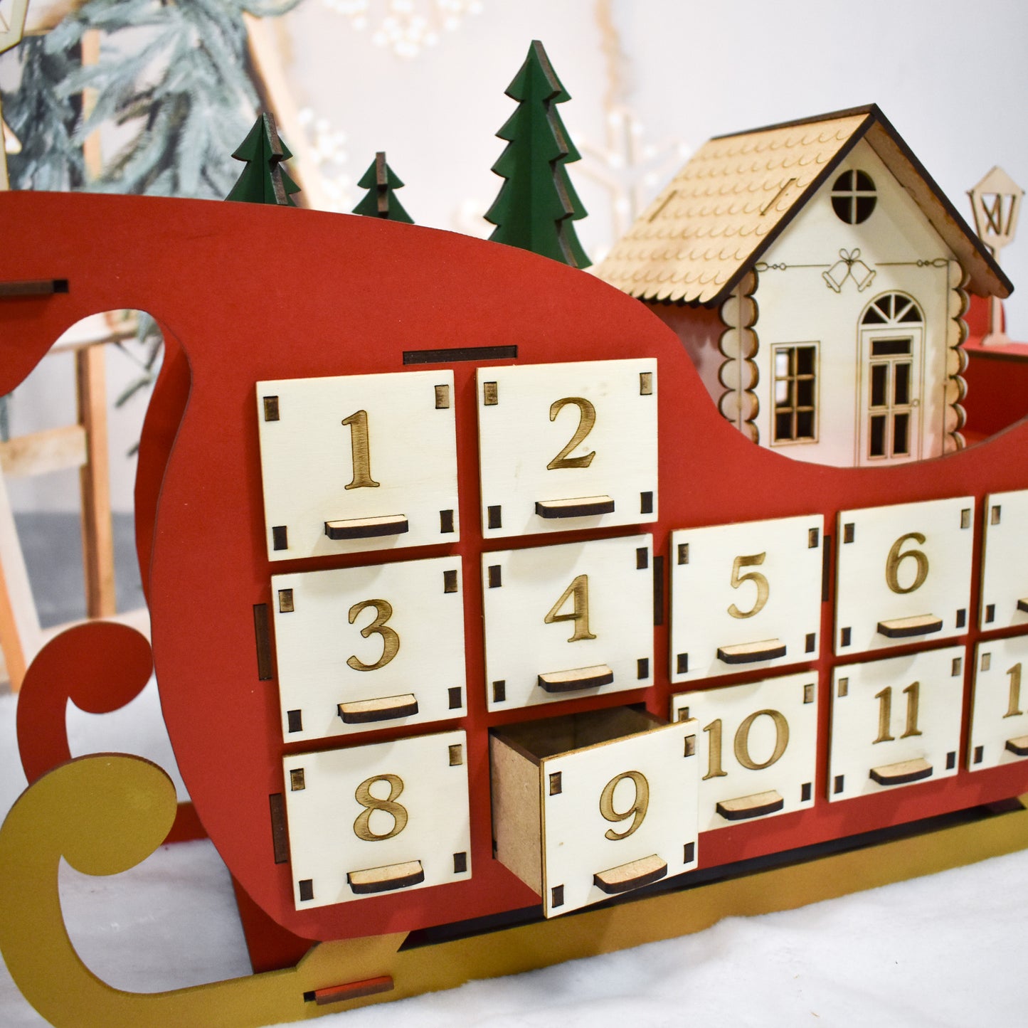 Calendario de Adviento de madera en forma de trineo cajón abierto
